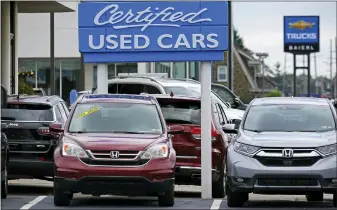  ?? GENE J. PUSKAR - THE ASSOCIATED PRESS ?? Used cars on a lot in Wexford, Pa., on Sept. 29. The Commerce Department revised down its estimate of how the U.S. economy fared in the fourth quarter on Thursday.