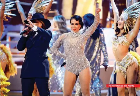  ??  ?? Criada em 2000 pela Academia Latina da Gravação, a láurea é uma das mais aguardadas do calendário musical. O concorrido troféu é um gramofone dourado. Na lista de atrações da festa, Anitta é uma das mais aplaudidas e faz o público se empolgar ao entoar
La Vida Es Un Carnaval.
Performanc­e de Anitta