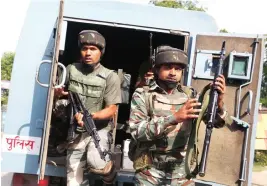  ??  ?? Indian soldiers arrive at their base in Sumbal, 30 km from Srinagar, Kashmir, on Monday. (AP)