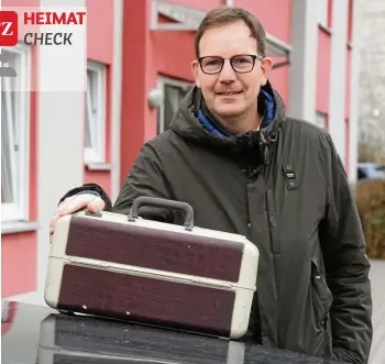  ?? PETER CISSEK ?? Der Allgemeinm­ediziner Nils Dorow aus Neustadt startet zu einem Hausbesuch.