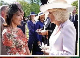  ?? ?? We meet again...Dame Arlene Phillips talks to Queen about previous time, while King greets Vogue’s Enninful, below