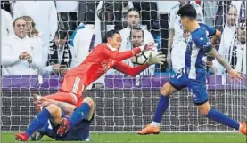  ??  ?? ACABÓ IMBATIDO. Keylor, ayer en una de sus cinco paradas.