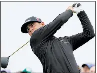  ?? AP/CAROLYN KASTER ?? American Gary Woodland fired a 6-under 65 on Friday at the U.S. Open and enters today’s third round with a two-stroke lead over England’s Justin Rose, the first-round leader.