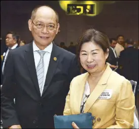  ??  ?? BSP Governor Benjamin Diokno and BDO Unibank chairperso­n Tessie Sy-Coson