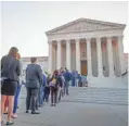  ??  ?? The Supreme Court attracted a long line of hopeful onlookers on Oct. 1, the first day of the 2018 term.