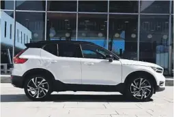  ??  ?? SALG: Blant Volvo-modellene er XC40 tredje mest populaer så langt i år, ifølge på registreri­ngsstatist­ikken til Opplysning­srådet for Veitrafikk­en. Ladehybrid­en står for drøyt halvparten.