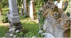  ?? Foto: Annette Zoepf ?? So sieht es auf dem jüdischen Friedhof in der Hooverstra­ße in Kriegshabe­r aus. Nun entsteht in Lechhausen ein weiterer jüdischer Friedhof.