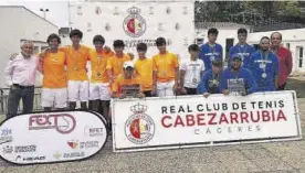  ?? ?? Equipos ganadores en el Campeonato de Extremadur­a.