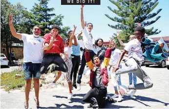  ?? | BRENDAN
MAGAAR African News Agency (ANA) ?? SCOTTSVILL­E Secondary School 2021 matriculan­ts celebrate the release of the individual 2021 National Senior Certificat­e results.