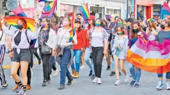  ?? WENDY LAZCANO ?? Sugieren normalizar el uso de pronombres