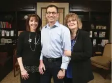  ?? ANDREW FRANCIS WALLACE/TORONTO STAR ?? Yaron Panov and his wife, Rochelle Schwartz, right, with Yaron’s family physician, Sharla Lichtman. Panov was diagnosed in 2011 with the same type of cancer Rob Ford is now being treated for.