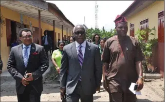  ??  ?? L-R: Branch Leader, VGC Branch, Fidelity Bank Plc, Isaac Usanga; Executive Director, Fidelity Bank, Ikemuefuna Mbagwu; and representa­tive of the Education Secretary, Eti-Osa LGA, T.O. Lawal, during the inaugurati­on of a borehole, classrooms renovation...