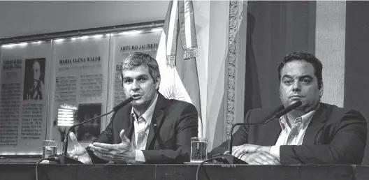  ?? ARCHIVO LA NUEVA. ?? El jefe de Gabinete, Marcos Peña, y el ministro de Trabajo, Jorge Triaca, adelantaro­n que el oficialism­o quiere combatir la informalid­ad laboral.