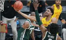  ?? MICHAEL CONROY — ASSOCIATED PRESS ?? Maryland’s Aaron Wiggins, center, shoots over Michigan State’s Aaron Henry, right, and Josh Langford during the Spartans’ Big Ten Conference tournament loss on Thursday in Indianapol­is.