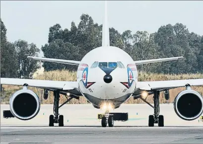  ?? DAVID GARCIA AMADO / EUGENI REGUILL ?? Un Airbus 350 en Canadá