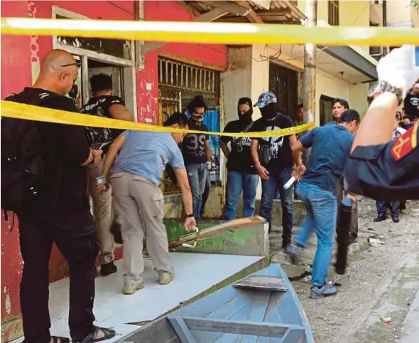  ?? AP PIC ?? Police officers searching a house during a raid in Bandung, West Java, yesterday.