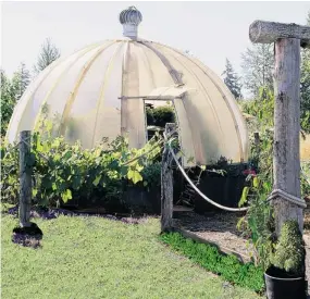  ??  ?? Patricia Watters of Oregon designed her Biodome Garden in 1980, which is the inspiratio­n for the Ottawa proposal.