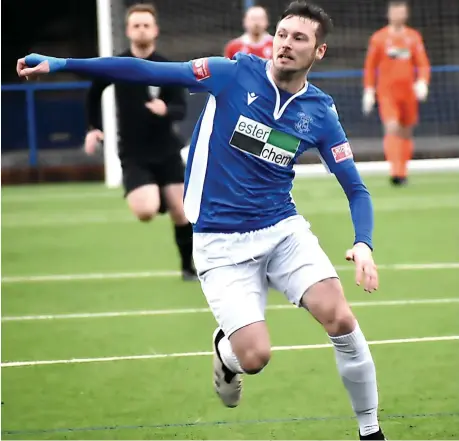  ?? ?? Tim Grice breaks through to score Leek’s second goal on Saturday. Photo by Luke Reynolds