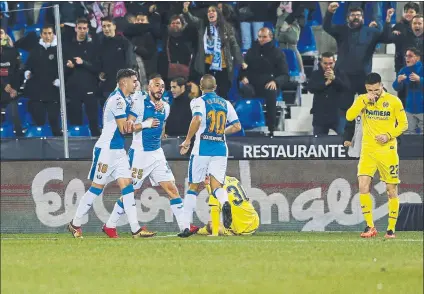  ?? FOTO: ENRIQUE DE LA FUENTE ?? Nordin Amrabat celebrando el gol marcado ante el Villarreal antes de ser retirado lesionado