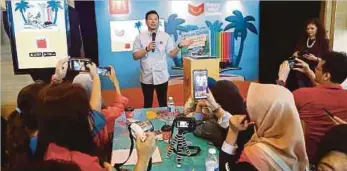  ??  ?? LEE berucap pada pelancaran Program Happy Meal Readers, semalam.