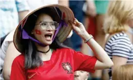  ?? FOTO: ANTONIO CALANNI, AFP ?? FAN: En kinesisk fotballfan heier på Portugal under VM- kampen mellom Portugal og Marokko i Moskva.