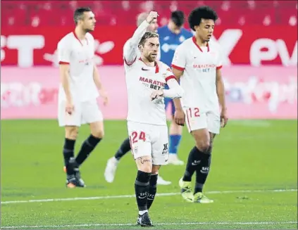  ?? FOTO: EFE ?? ‘Papu’ Gómez celebra su gol,