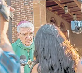  ?? AFP ?? En la mira. El obispo de Pittsburgh, David Zubik, con la prensa.