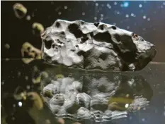  ?? Foto: Michael Heilig (BVMW) ?? „Stubenberg“ist einer der wenigen Meteoriten, die über Bayern vom Himmel gefallen sind – und von denen noch etwas übrig ist.