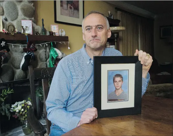  ?? JASON PAYNE/PNG ?? Mark Bodie holds a photo of his 17-year-old son Jack, who died from a fentanyl-related overdose in August.