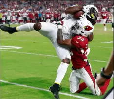  ?? AP Photo/rIck ScuterI ?? Los Angeles Chargers wide receiver Geremy Davis pulls in a touchdown pass as Arizona Cardinals defensive back Chris Campbell (33) defends during the second half of a preseason NFL football game, on Saturday in Glendale, Ariz.