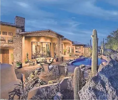 ?? DEBBIE SINAGOGA ?? This Scottsdale house was sold for $2.8 million.