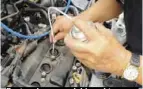  ??  ?? Engine cleaner model foam biasanya tidak memiliki kandungan pelumasan, sehingga butuh cairan pelumas lain