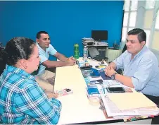  ?? FOTO: MARLIN HERRERA ?? La Secretaría del Trabajo ofrece asesoría a los postulante­s para que puedan acceder a un empleo con base en su formación.