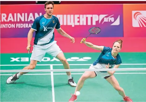  ?? FOTO: EFREM LUKATSKY/AP ?? Isabel Herttrich und Mark Lamsfuss treten im Badminton bei Olympia im Mixed-Doppel an. Sie gehören zur erweiterte­n Weltspitze.