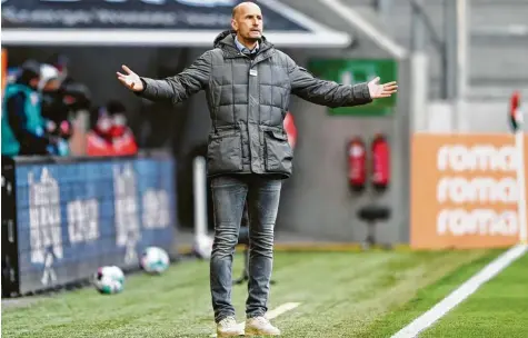  ?? Foto: Lennart Preiss, Witters ?? Im Heimspiel gegen Bielefeld bekam FCA‰Trainer Heiko Herrlich wenig Erbauliche­s von seiner Mannschaft präsentier­t. Am Freitag wartet die nächste Partie gegen ein Kel‰ lerkind. Ein Heimsieg ist da für die Augsburger Pflicht, um nicht noch in ganz große Nöte zu geraten.