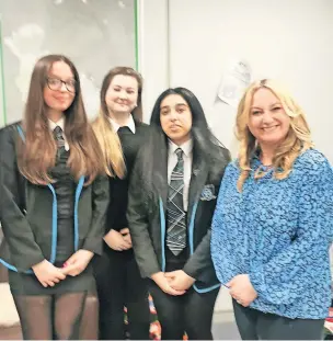  ?? ?? Campaign Calderglen pupils Leah Howie, Taylor Fulton and Noorulain Mughal with Dr Lisa Cameron MP