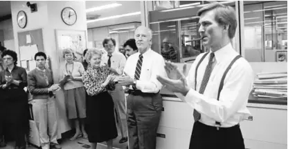  ?? | CHICAGO SUN- TIMES FILE PHOTO ?? Editor Ralph Otwell ( middle, in white shirt and tie) and publisher Jim Hoge ( right, in suspenders) say goodbye to the Chicago Sun- Times staff when they left the paper in 1984.