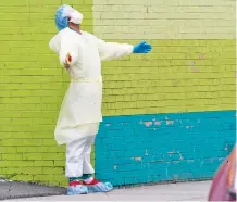  ?? MARY ALTAFFER/ASSOCIATED PRESS ?? A medic at Elmhurst Hospital Center in New York steps outside the emergency room Saturday.