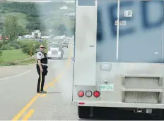  ?? DON HEALY ?? Traffic lines up Wednesday on Highway 20, with most on their way to the Craven Country Jamboree 2016.