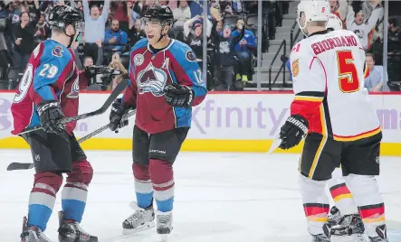  ?? DOUG PENSINGER/ GETTY IMAGES ?? The Avalanche’s Jarome Iginla, centre, celebrates his goal against the Flames with Nathan MacKinnon in Denver on Tuesday night. The Flames coughed up their sixth straight game of four or more goals against — and eight of the past nine.