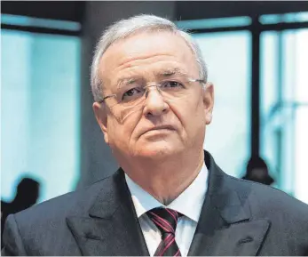  ?? FOTO: BERND VON JUTRCZENKA/DPA ?? Der frühere VW-Chef Martin Winterkorn als Zeuge im Abgas-Untersuchu­ngsausschu­ss des Deutschen Bundestage­s: Wegen gesundheit­licher Probleme muss der Manager nicht zum Prozessauf­takt erscheinen.