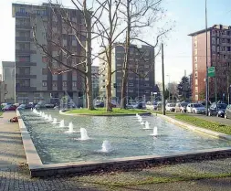  ??  ?? Periferia Piazza Tirana, uno degli scenari del libro «Al Giambellin­o non si uccide»