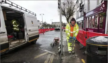 ?? Photo by: John Reidy ?? The first bite: Irish Water employee, Gerry Carroll from Tralee breaking the surface on the new water pipe replacemen­t job on Castleisla­nd’s Lower Main Street on Monday morning.