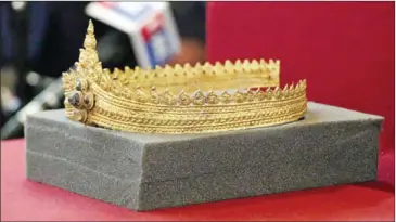  ?? FRESH NEWS ?? A gold crown, believed to have adorned a statue at Angkor Wat, was recovered by the Ministry of Culture and Fine Arts and brought back to the Kingdom on Saturday.