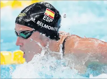  ??  ?? Mireia Belmonte nada durante las eliminator­ias de ayer en la piscina olímpica de Tokio.