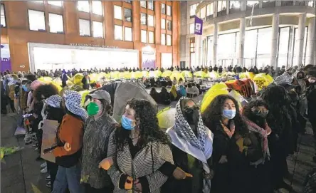  ?? Fatih Aktas Anadolu ?? PRO-PALESTINIA­N students protest at New York University on Monday. Unrest has spread to more than a dozen American campuses.