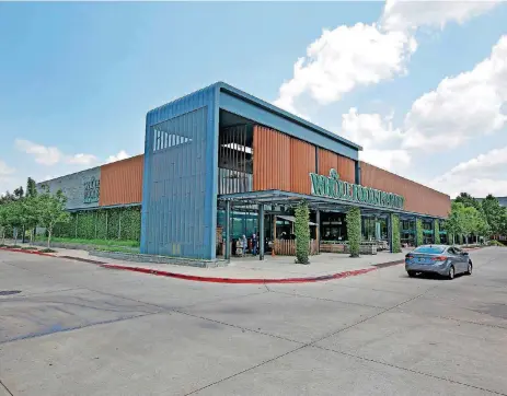  ?? [PHOTO BY STEVE GOOCH, THE OKLAHOMAN] ?? Amazon’s acquisitio­n of Whole Foods is the most prominent example of the morphing of internet and bricks-and-mortar retailers causing disruption in the retail sector. The store at 6001 N Western Ave. is shown.