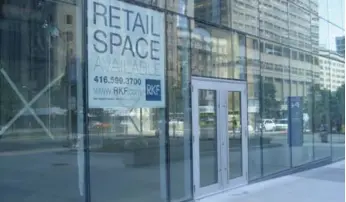  ?? KENYON WALLACE/TORONTO STAR ?? MaRS tower at College St. and University Ave. is 70 per cent unoccupied as it struggles to attract clients.