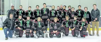  ?? SUBMITTED PHOTO ?? The Peterborou­gh Manulife Investment­s minor bantam AA Petes earned a silver medal at the Silver Stick Regional Championsh­ips in Cobourg on Sunday. Team members include (front l-r) Trainer Ryan Pasquino, Sullivan Casselman, Noah Davidson, Xavier...