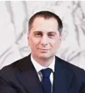  ??  ?? Law firm Ernesto Apa, partner dello studio Portolano Cavallo. «Le grandi produzioni sono ripartite con protocolli di sicurezza rigidi e costosi»